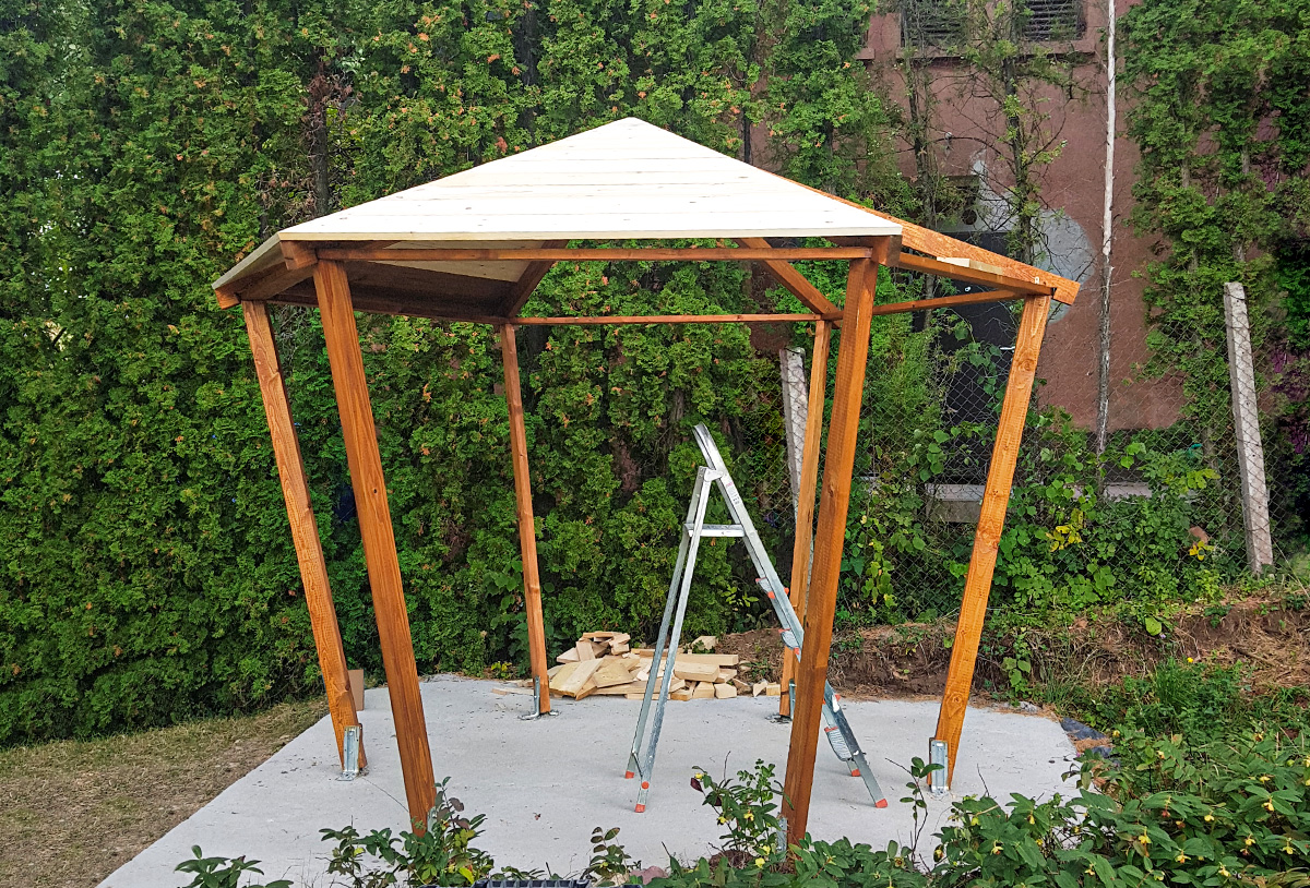 Manufacturing a garden gazebo made of pine wood - Sofia