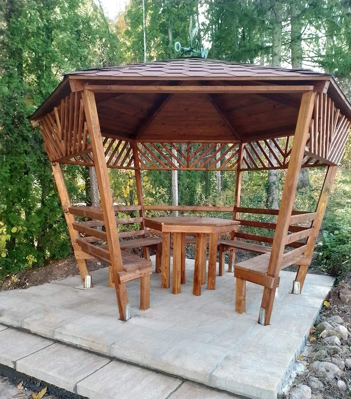 Manufacturing a garden gazebo made of pine wood - Sofia