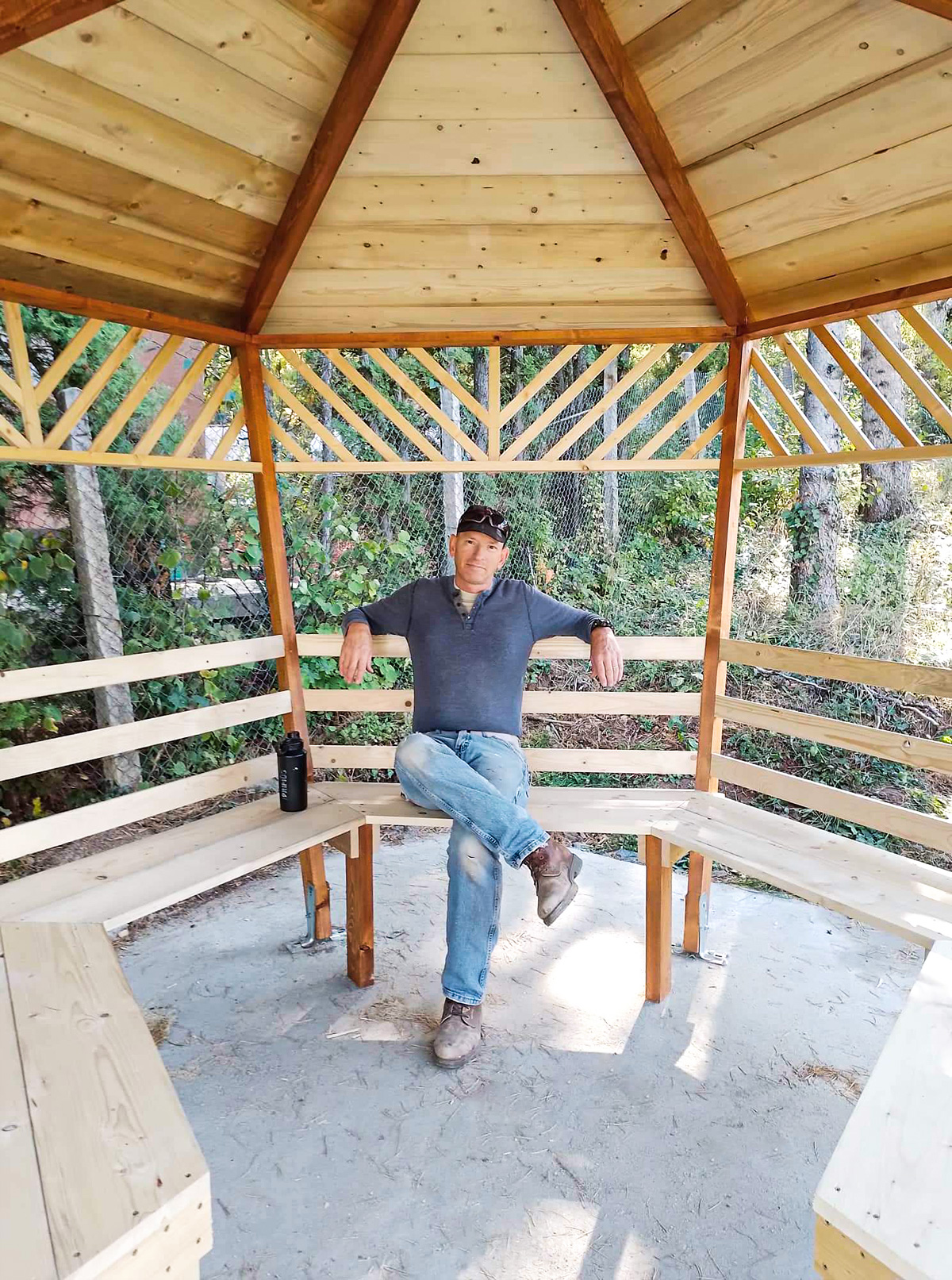 Manufacturing a garden gazebo made of pine wood - Sofia